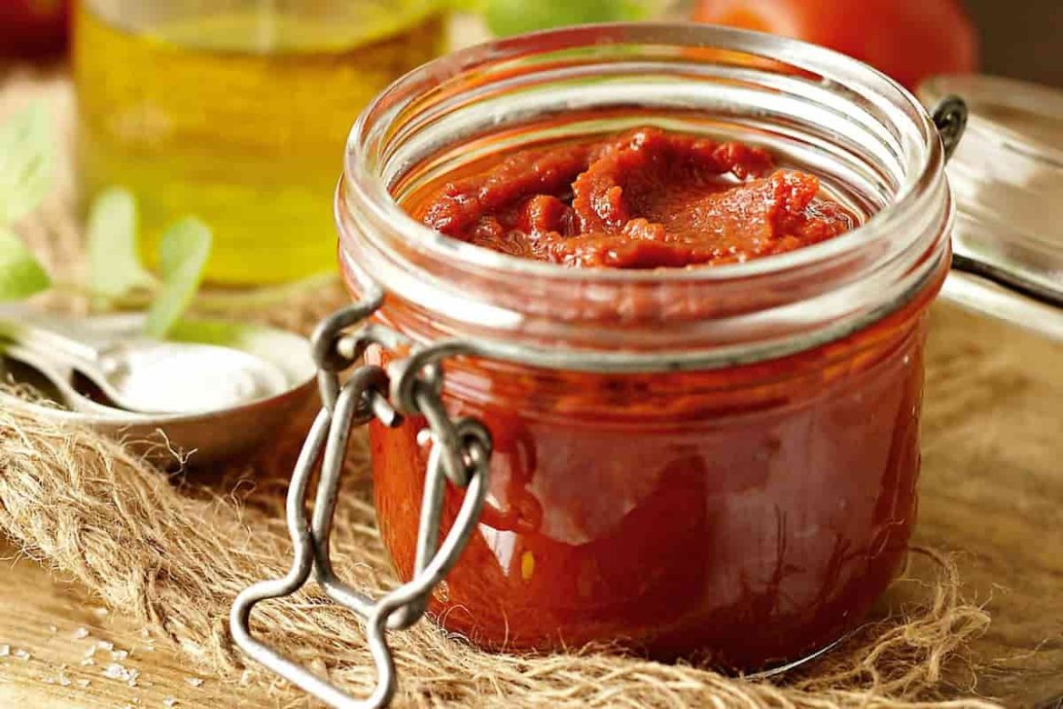 An Old Woman Killed a Peddler with Happy Harvest Tomato Paste